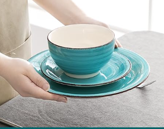 Vajilla de 16 piezas en color verde.