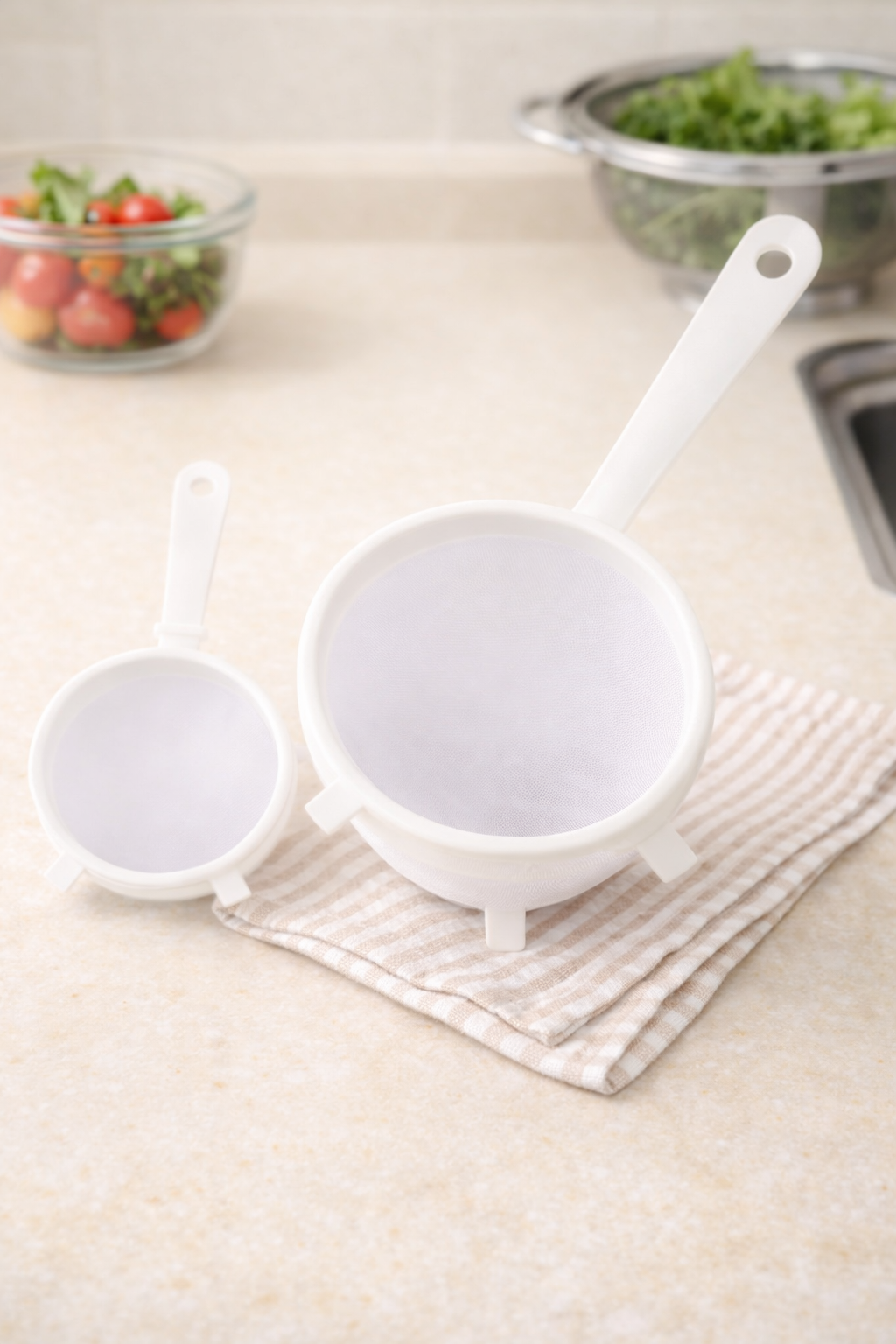 Colador de Plástico con Mango – Ligero, Práctico y Resistente