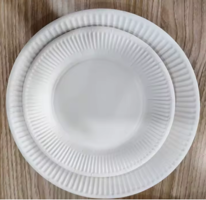 Plato blanco de ceramica