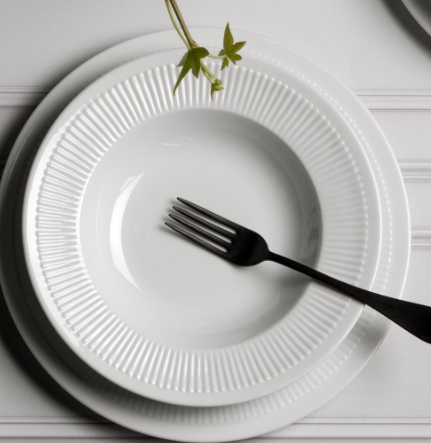 Plato blanco de ceramica