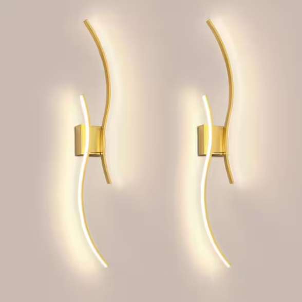Lámpara de pared LED de tira larga blanca, diseño ondulado.