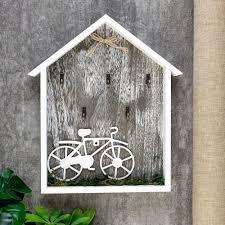 Adorno decorativo de madera para pared.