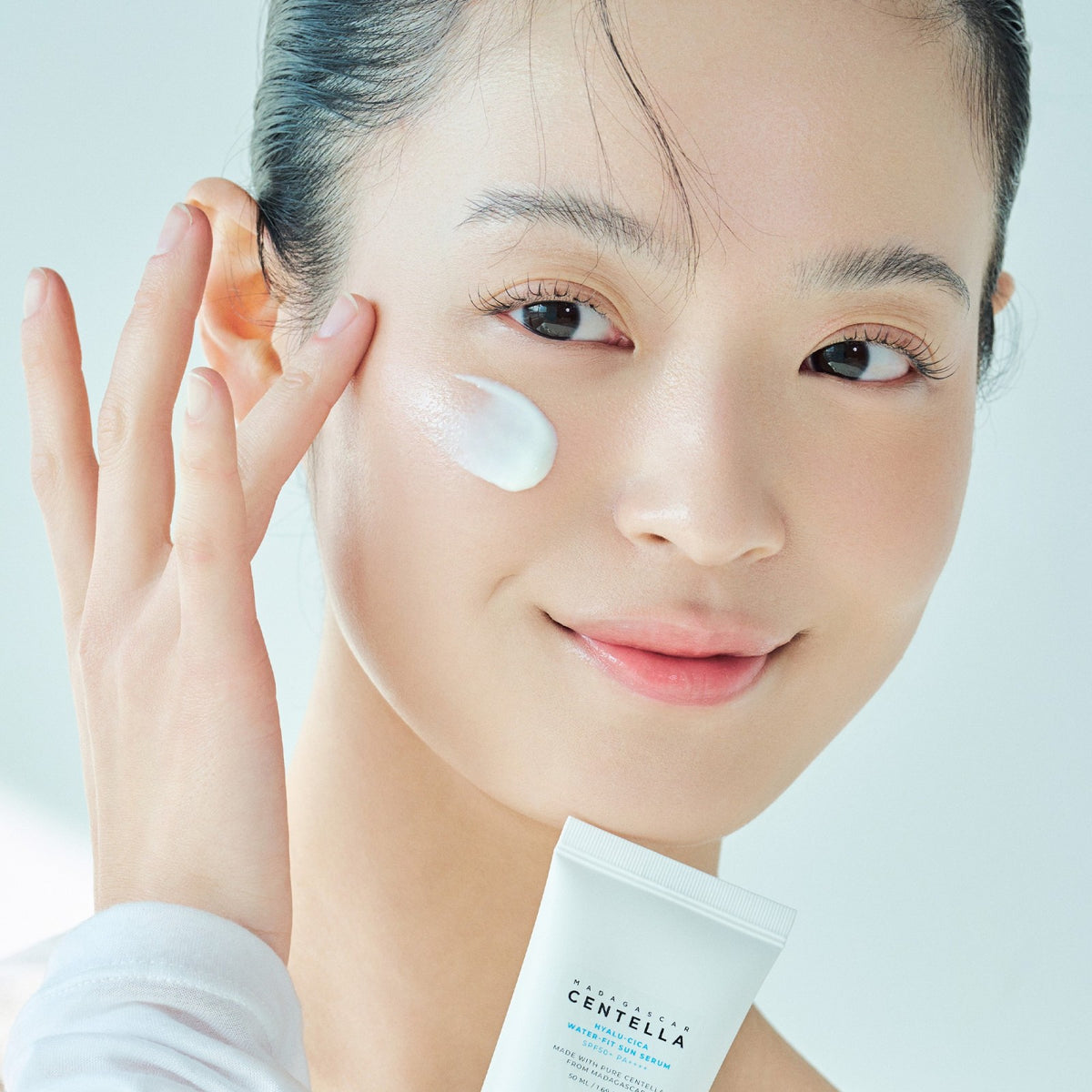 [  SKIN1004  ] Madagascar Centella Hyalu-Cica Water-Fit Sun Serum SPF50+ PA++++ – 50 ml 💙